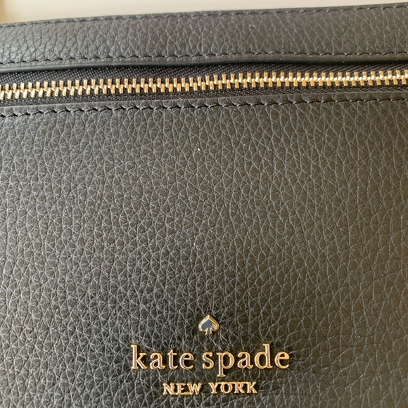 KATE SPADE LEILA PEBBLED LEATHER WRISTLET - Picture 4 of 12